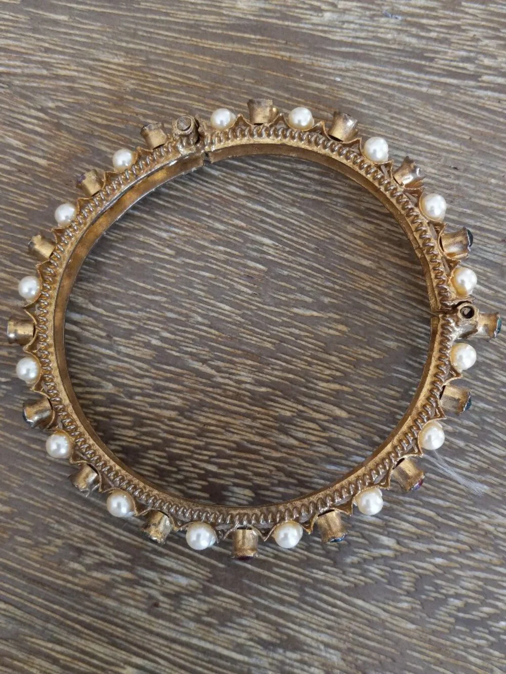 Vintag Ornate Florenza ? Goldtone Hinged Bangle Bracelet Faux Pearl Emerald Ruby
